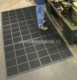 Protiúnavová rohož, koncový priečny modul, rozmery 0,9 x 1,5 m - s otvormi